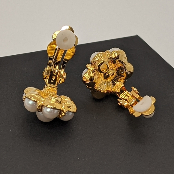 DESIGNER ERWIN PEARL VINTAGE CLUSTER FAUX PEARL CLIP ON STATEMENT EARRINGS - Picture 7 of 15